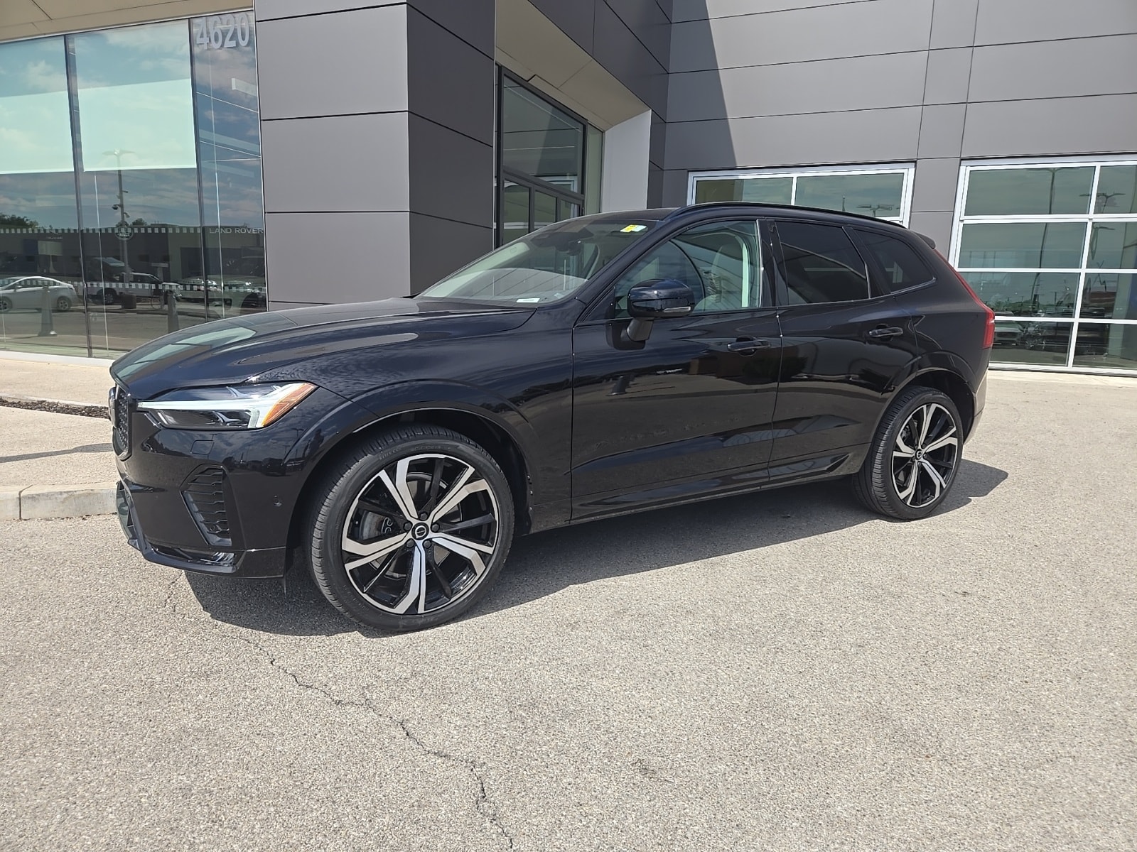 Used 2023 Volvo XC60 B6 Ultimate Dark Theme