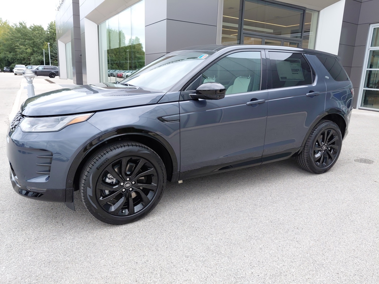New 2025 Land Rover Discovery Sport Dynamic SE 250PS