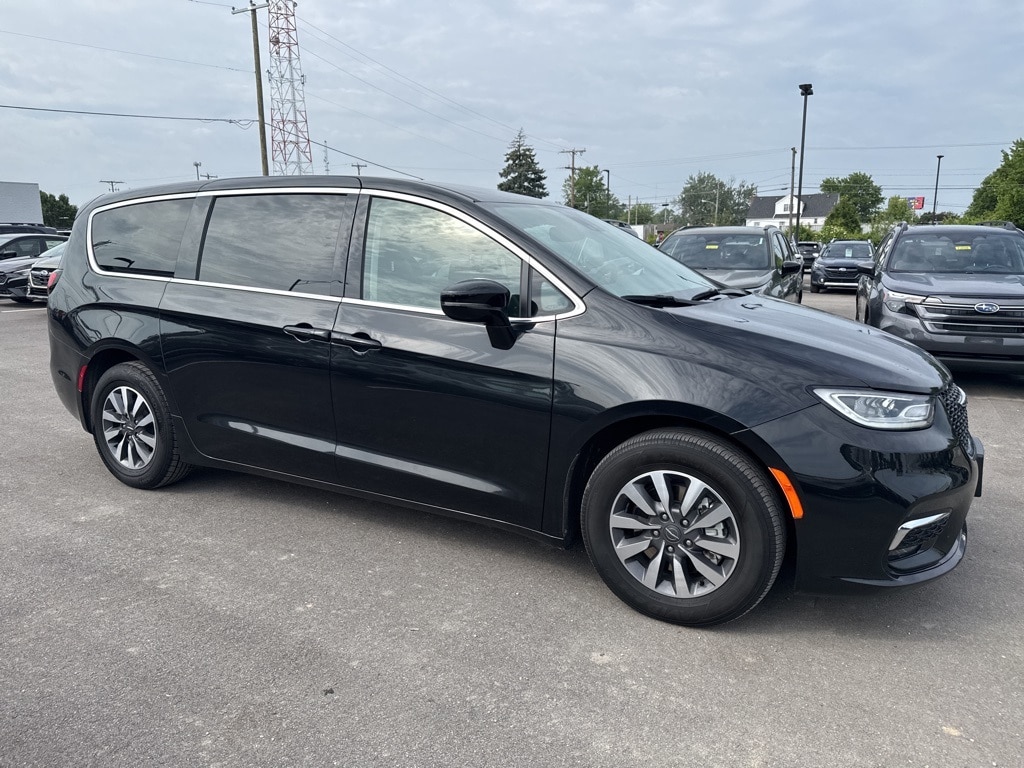 Used 2024 Chrysler Pacifica Hybrid Select