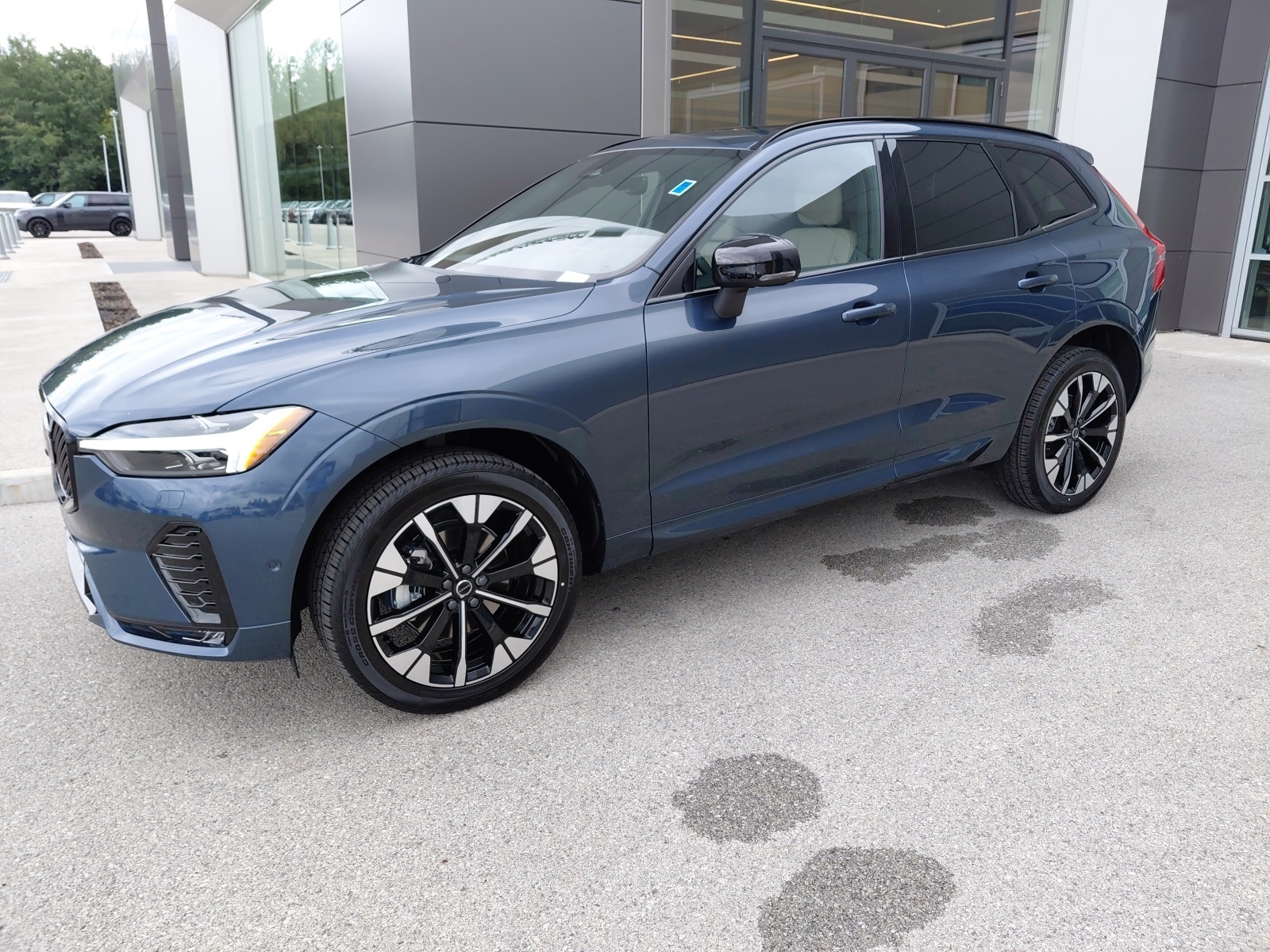 New 2026 Volvo XC60 B5 Plus