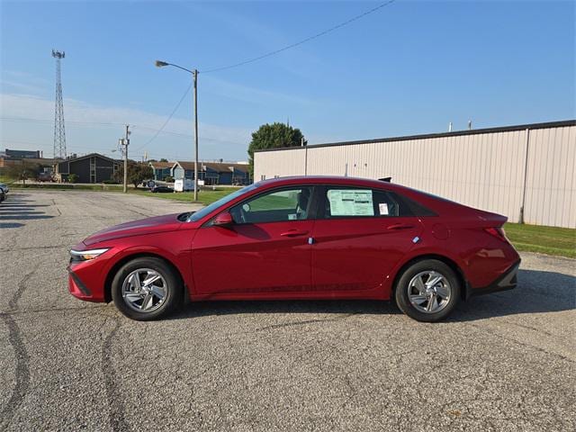 New 2025 Hyundai Elantra SE