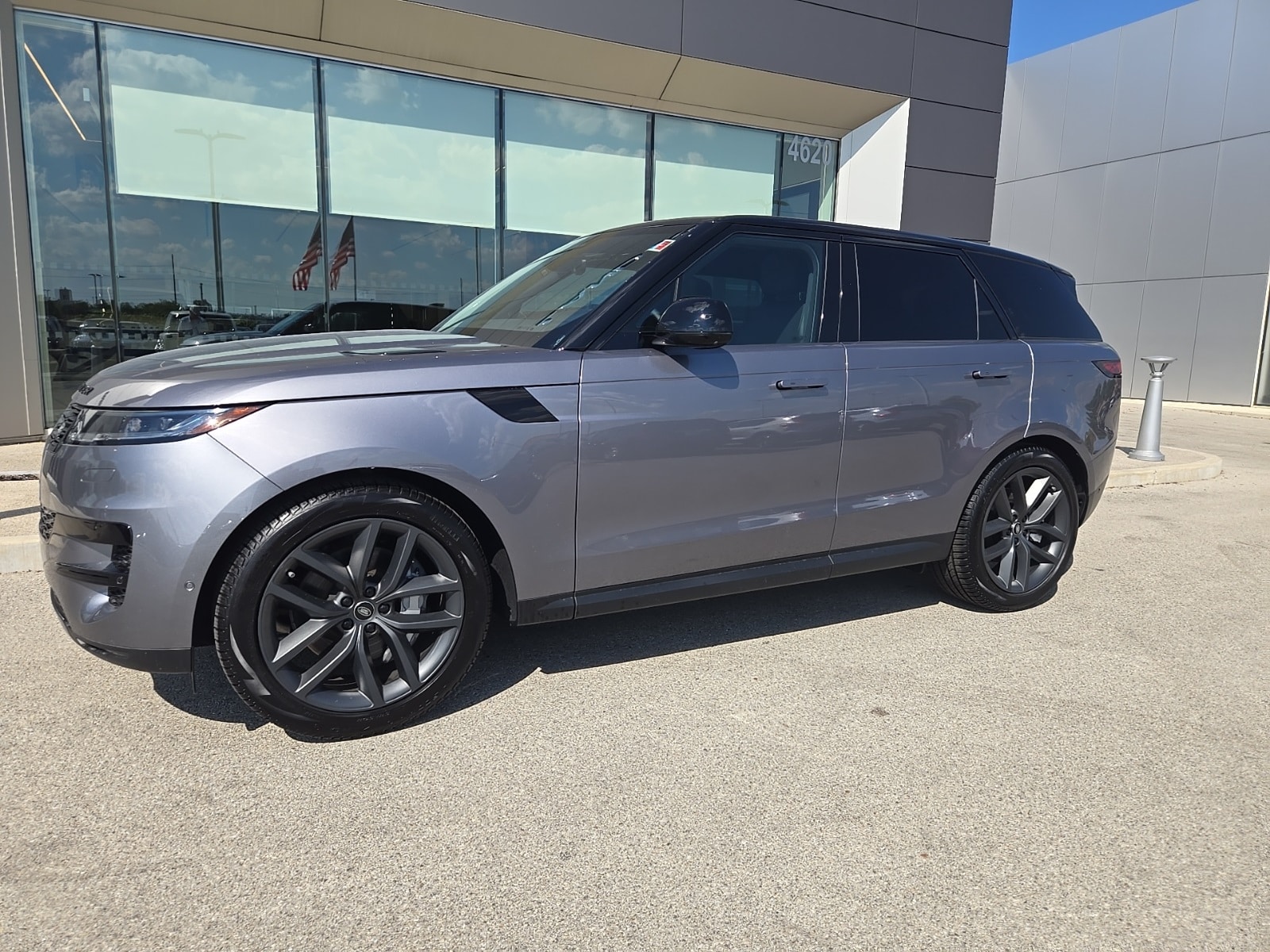 New 2025 Land Rover Range Rover Sport SE