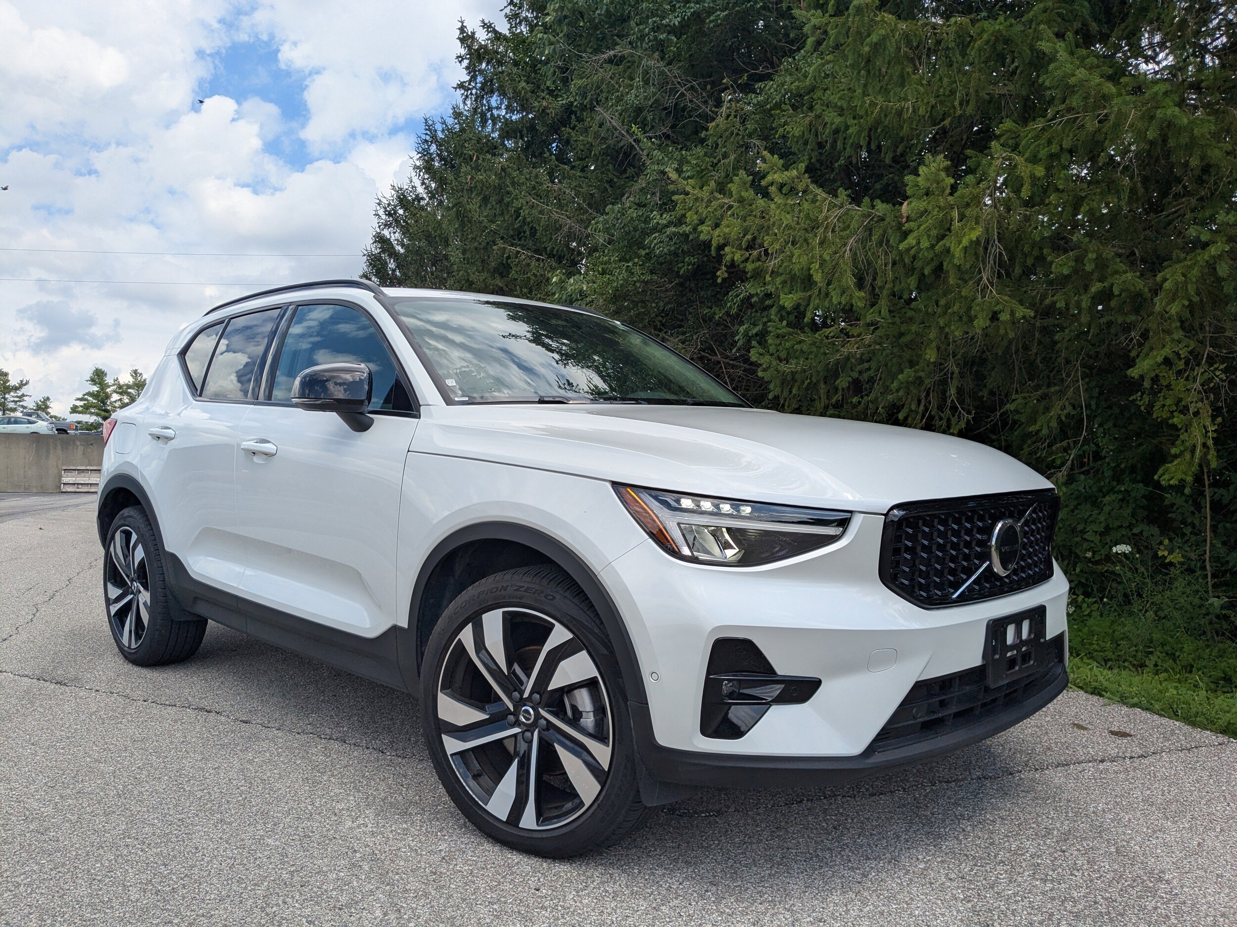 Used 2025 Volvo XC40 B5 Plus Dark Theme