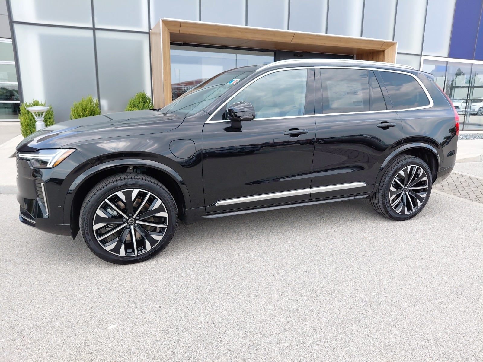 New 2026 Volvo XC90 plug-in hybrid T8 Plus 7-Seater