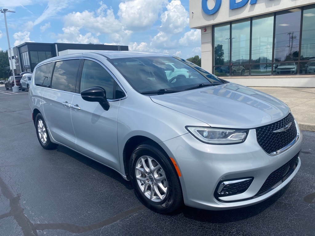 Used 2024 Chrysler Pacifica Touring
