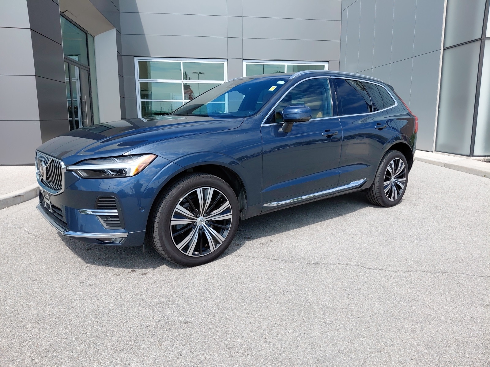 Used 2023 Volvo XC60 B6 Ultimate Bright Theme