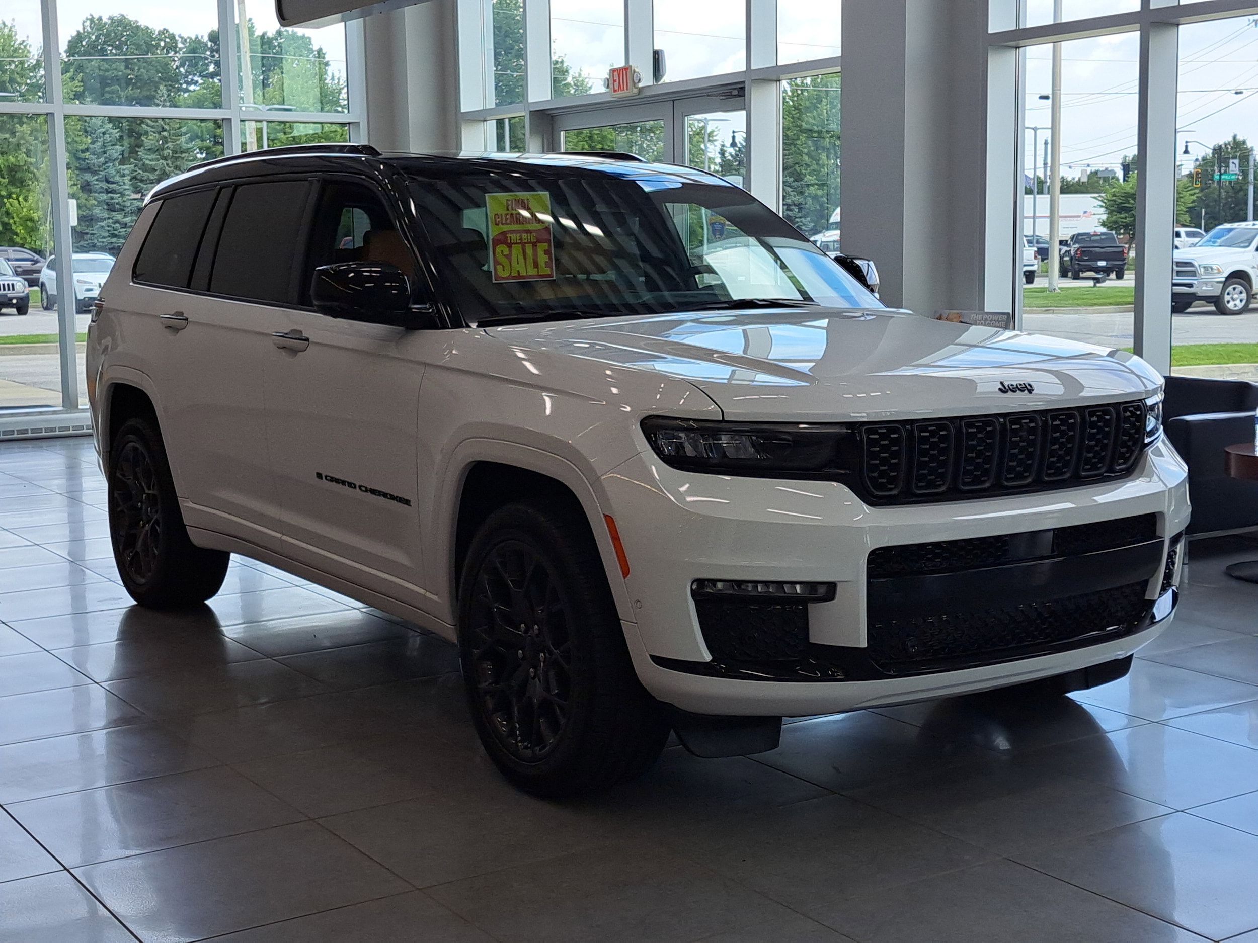 New 2025 Jeep Grand Cherokee L L SUMMIT RESERVE 4X4