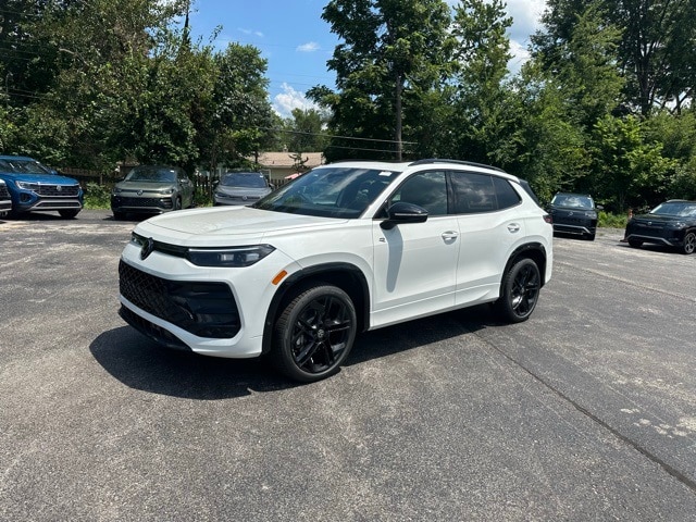 New 2025 Volkswagen Tiguan 2.0T SE R-Line Black