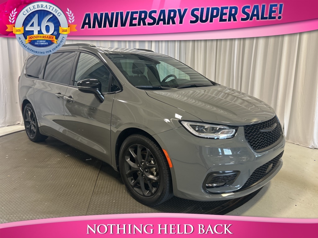 Used 2025 Chrysler Pacifica Limited