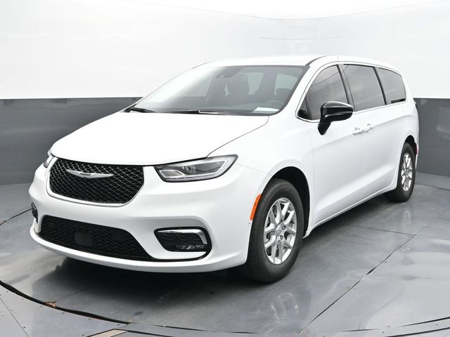 New 2025 Chrysler Pacifica SELECT