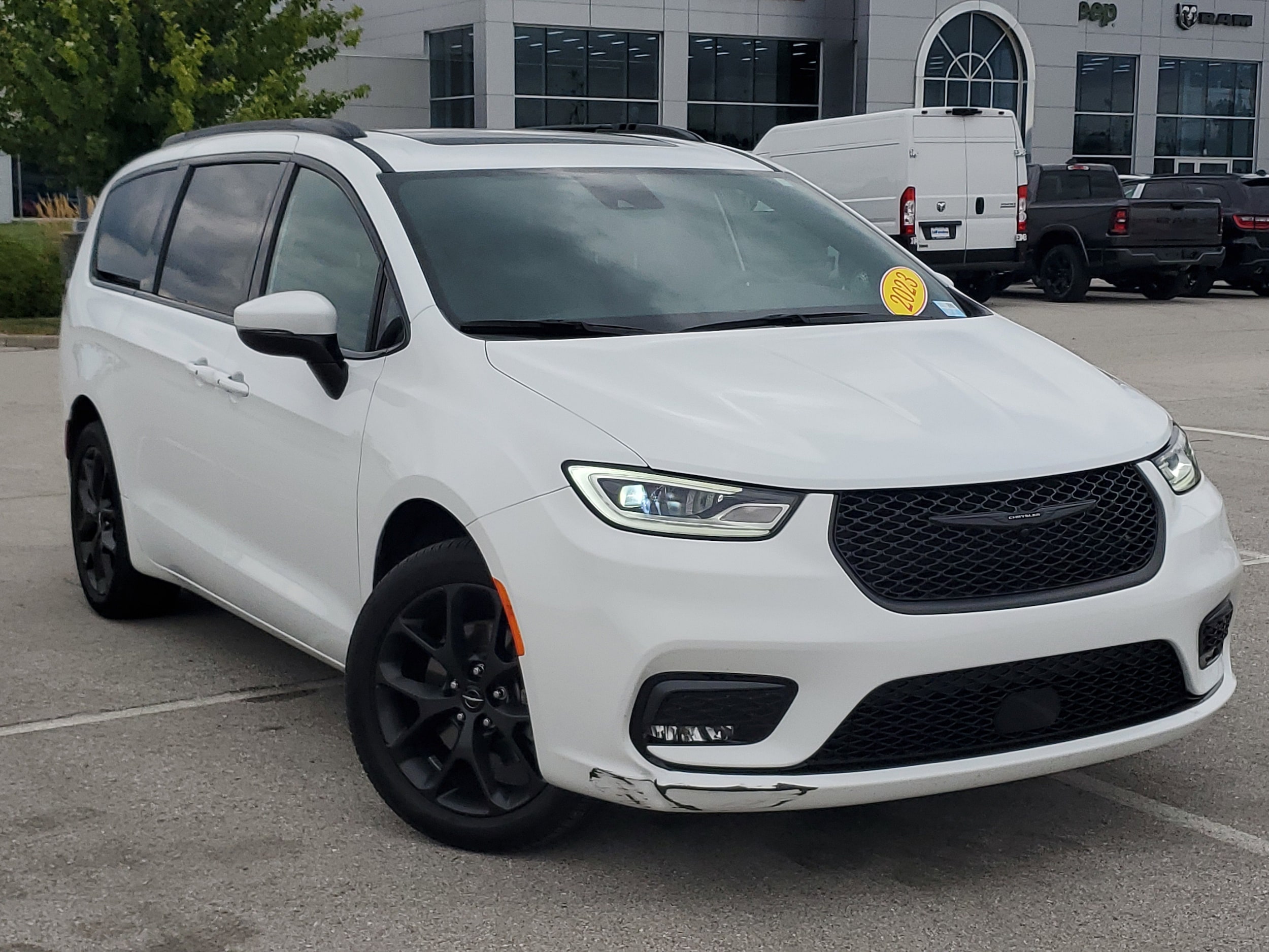 Used 2023 Chrysler Pacifica Touring L