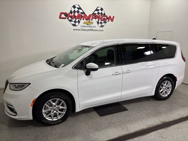 Used 2023 Chrysler Pacifica Touring L