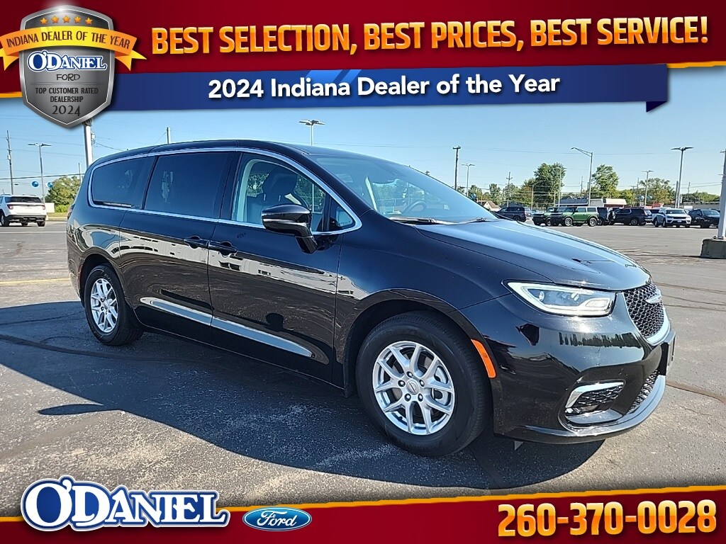 Used 2024 Chrysler Pacifica Touring L