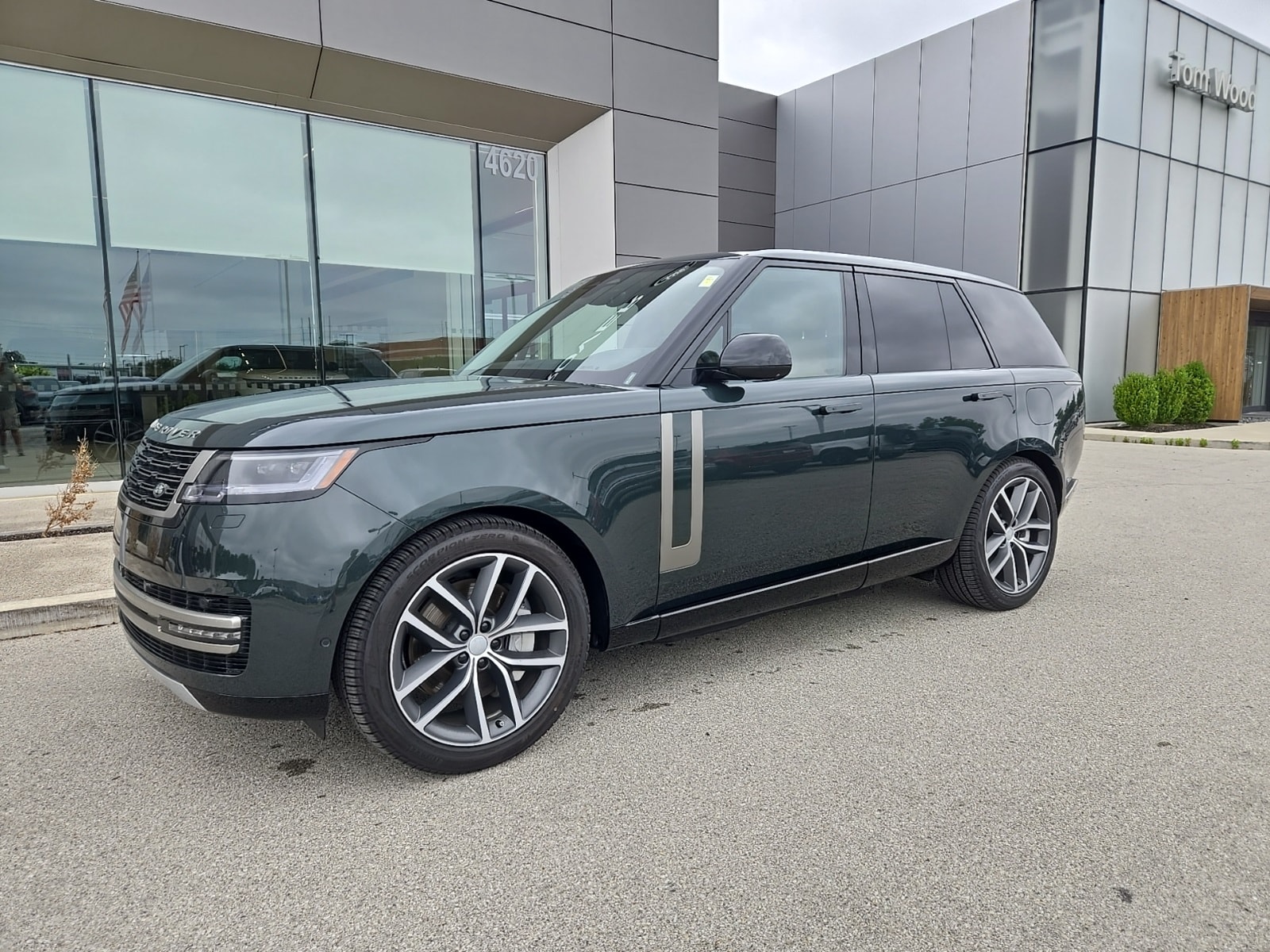 Used 2025 Land Rover Range Rover SE 550PS Auto