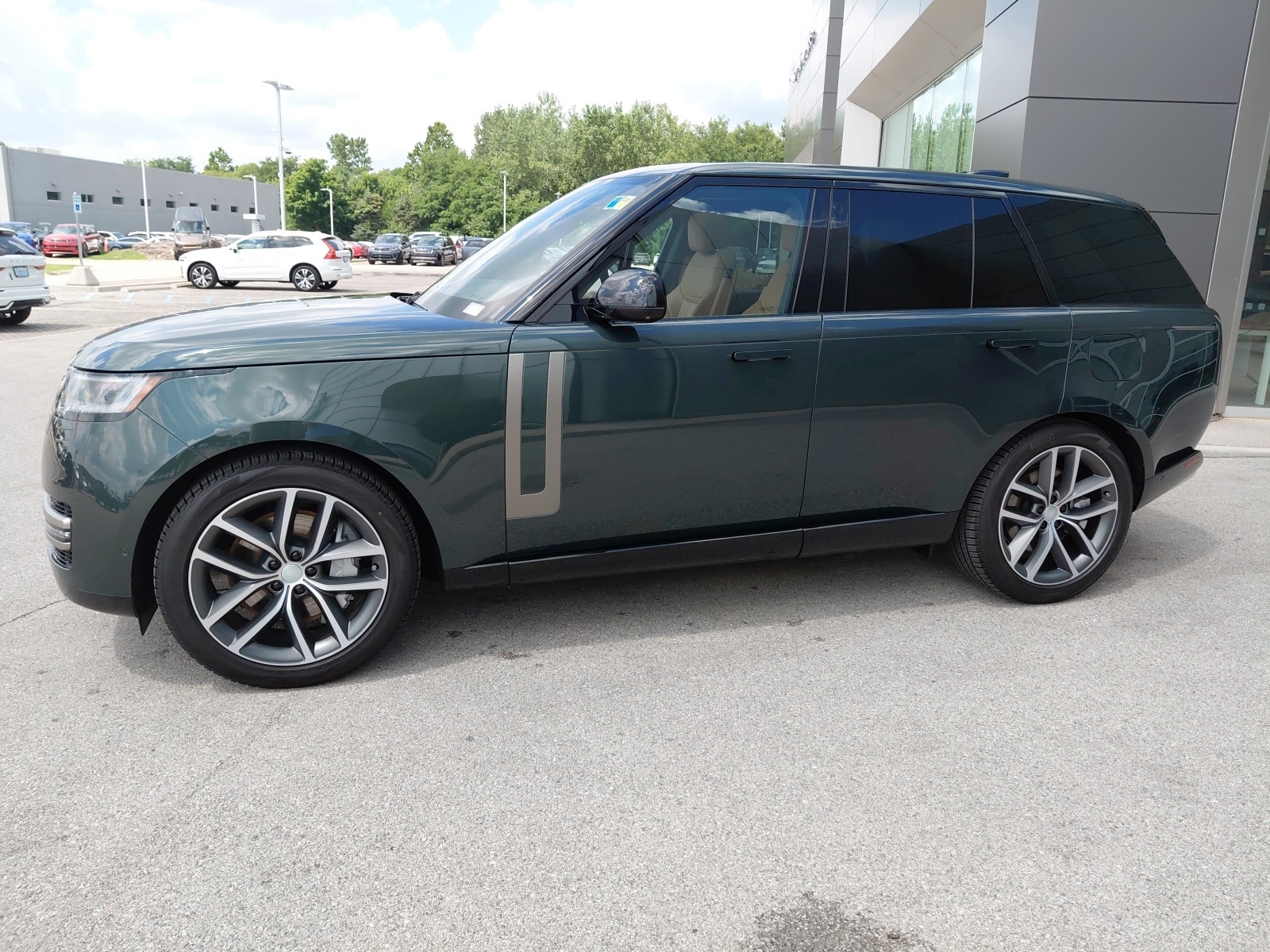 Used 2025 Land Rover Range Rover SE 550PS Auto