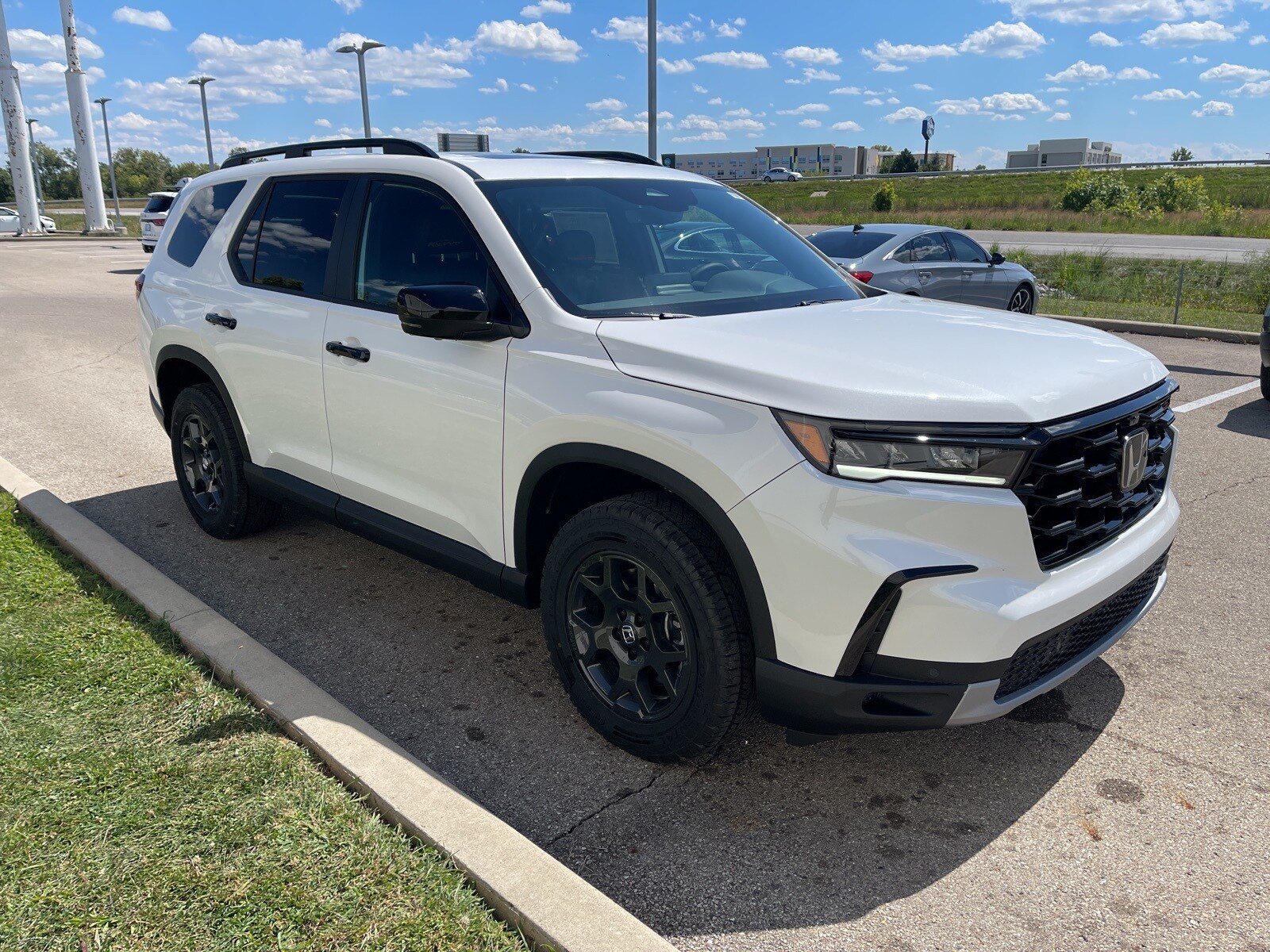 New 2025 Honda Pilot TrailSport
