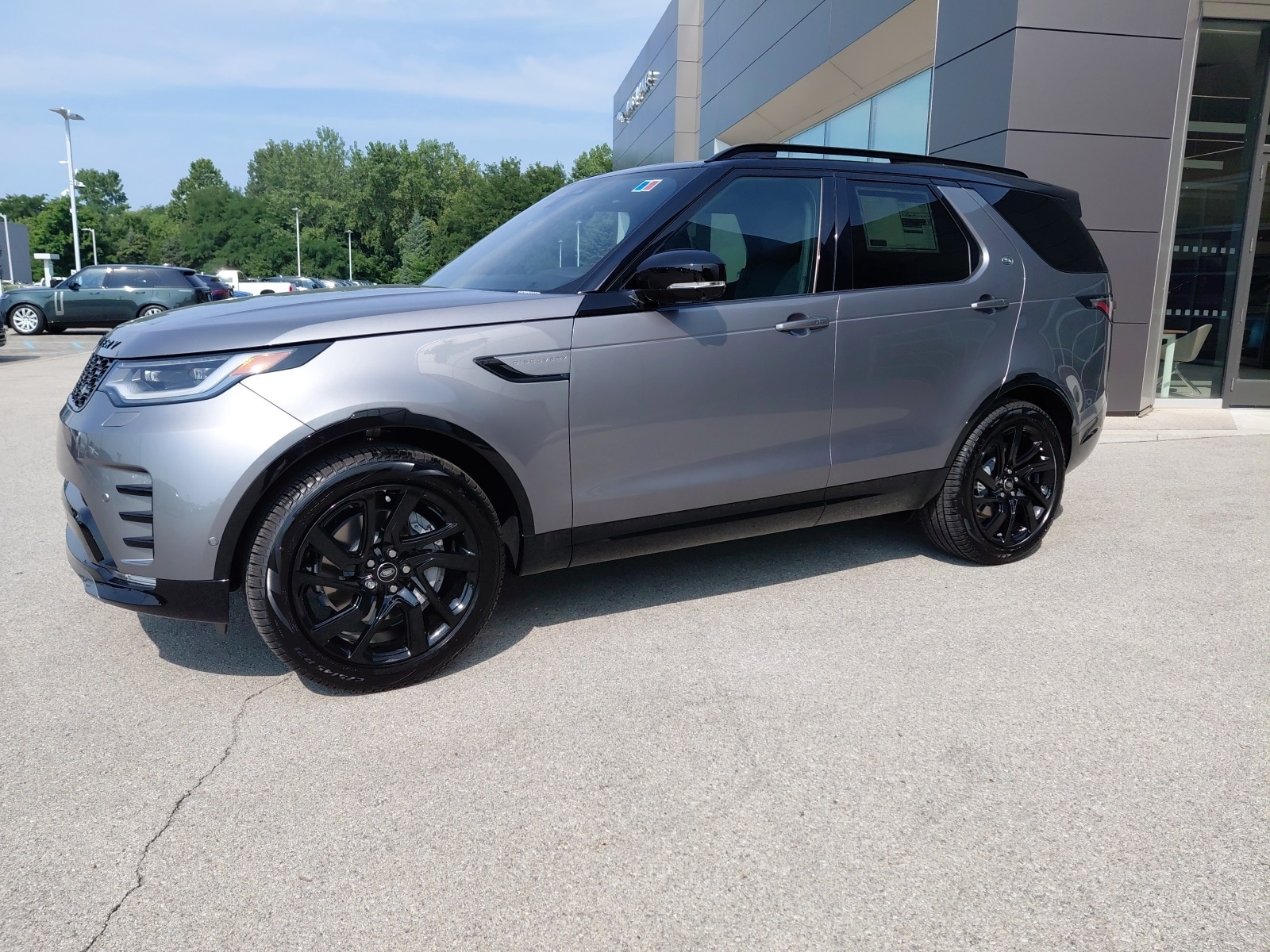 New 2025 Land Rover Discovery Dynamic SE 300PS