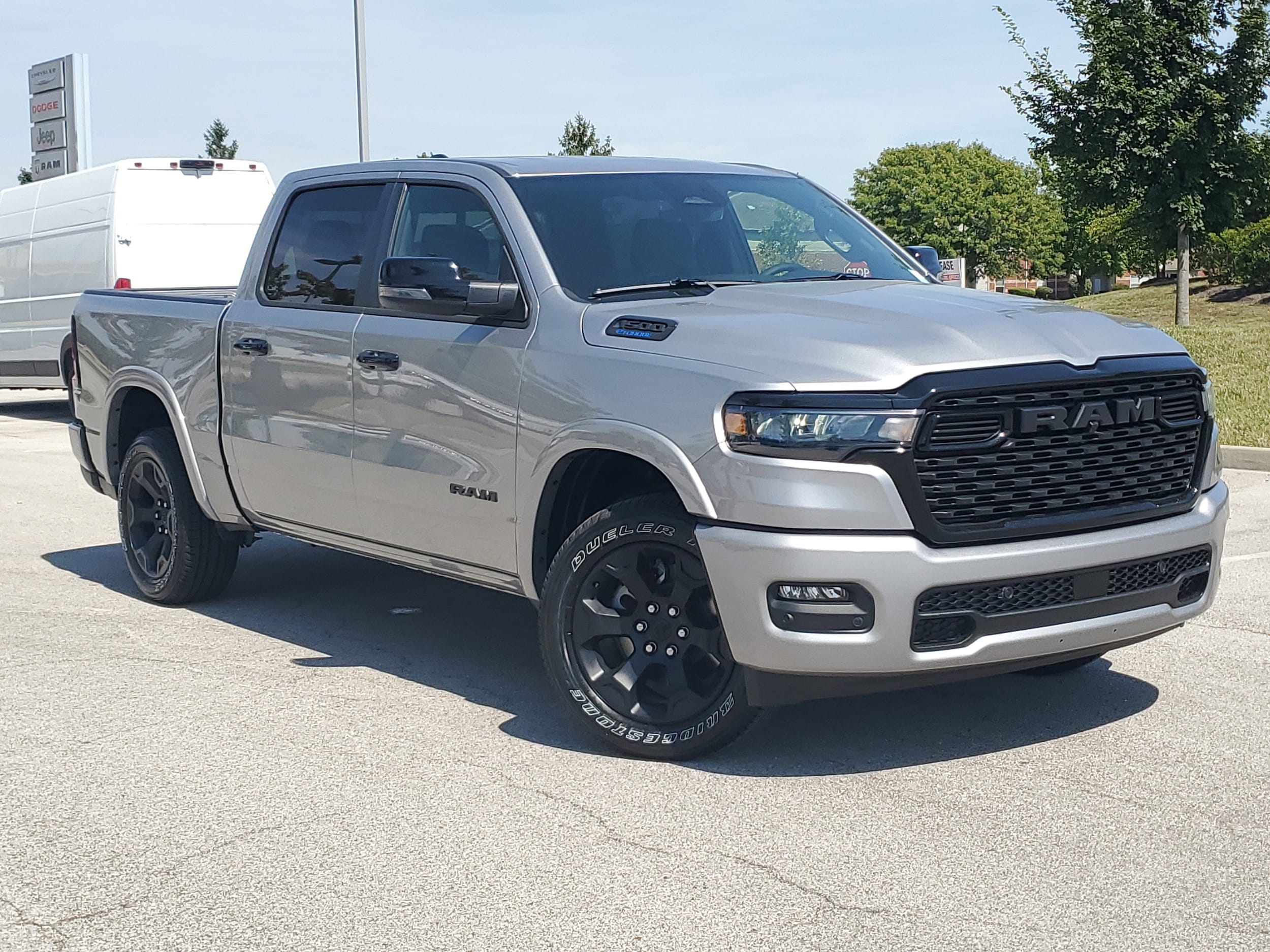 New 2025 Ram 1500 BIG HORN CREW CAB 4X4 5'7' BOX