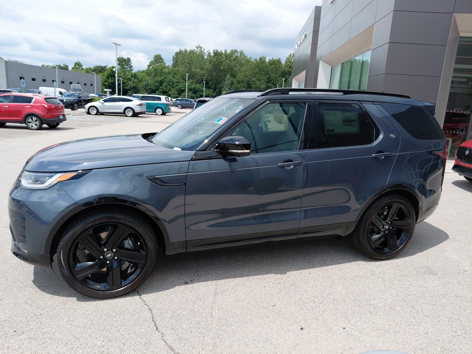 New 2025 Land Rover Discovery Dynamic SE 300PS