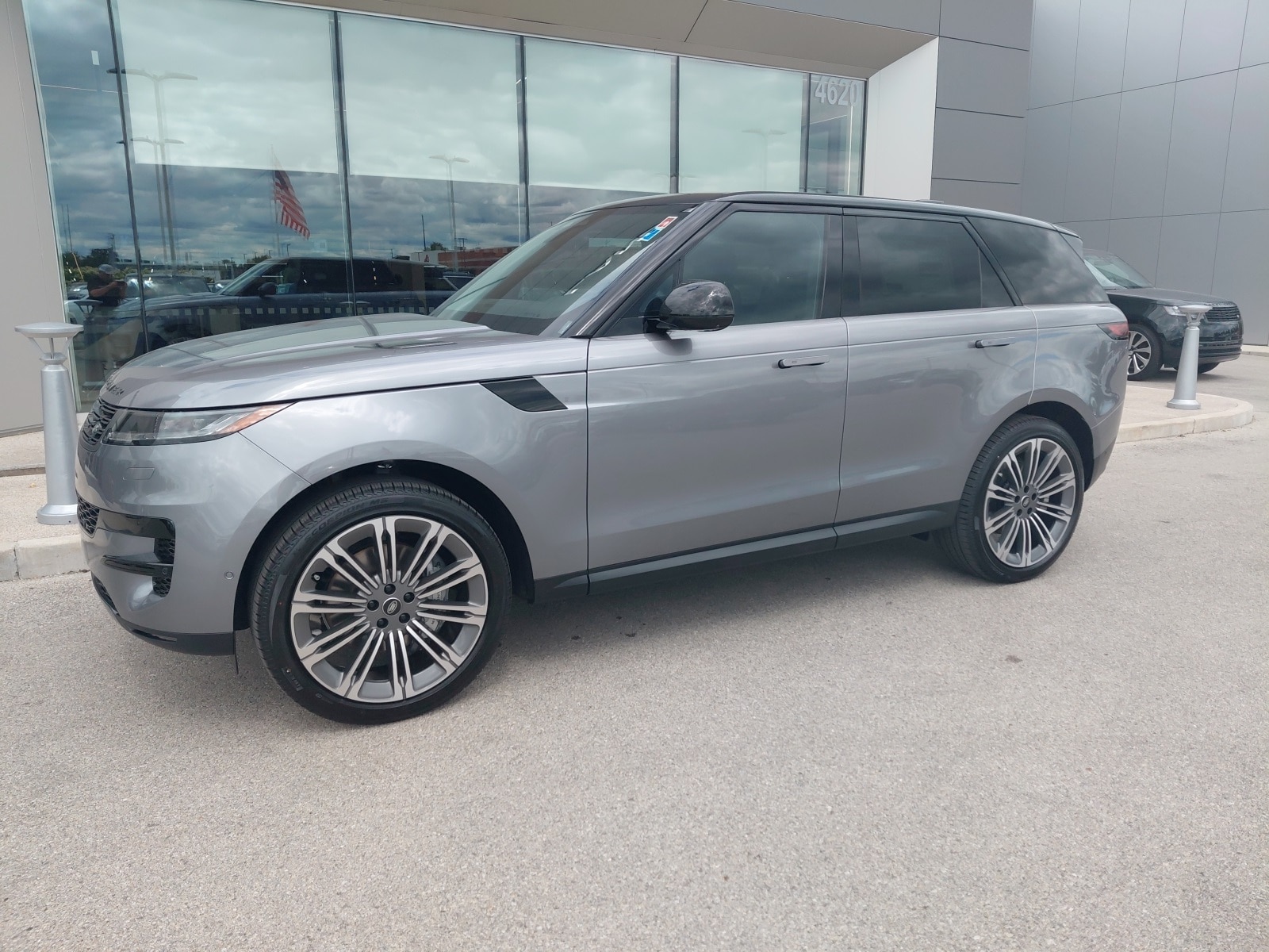 New 2025 Land Rover Range Rover Sport SE 360PS