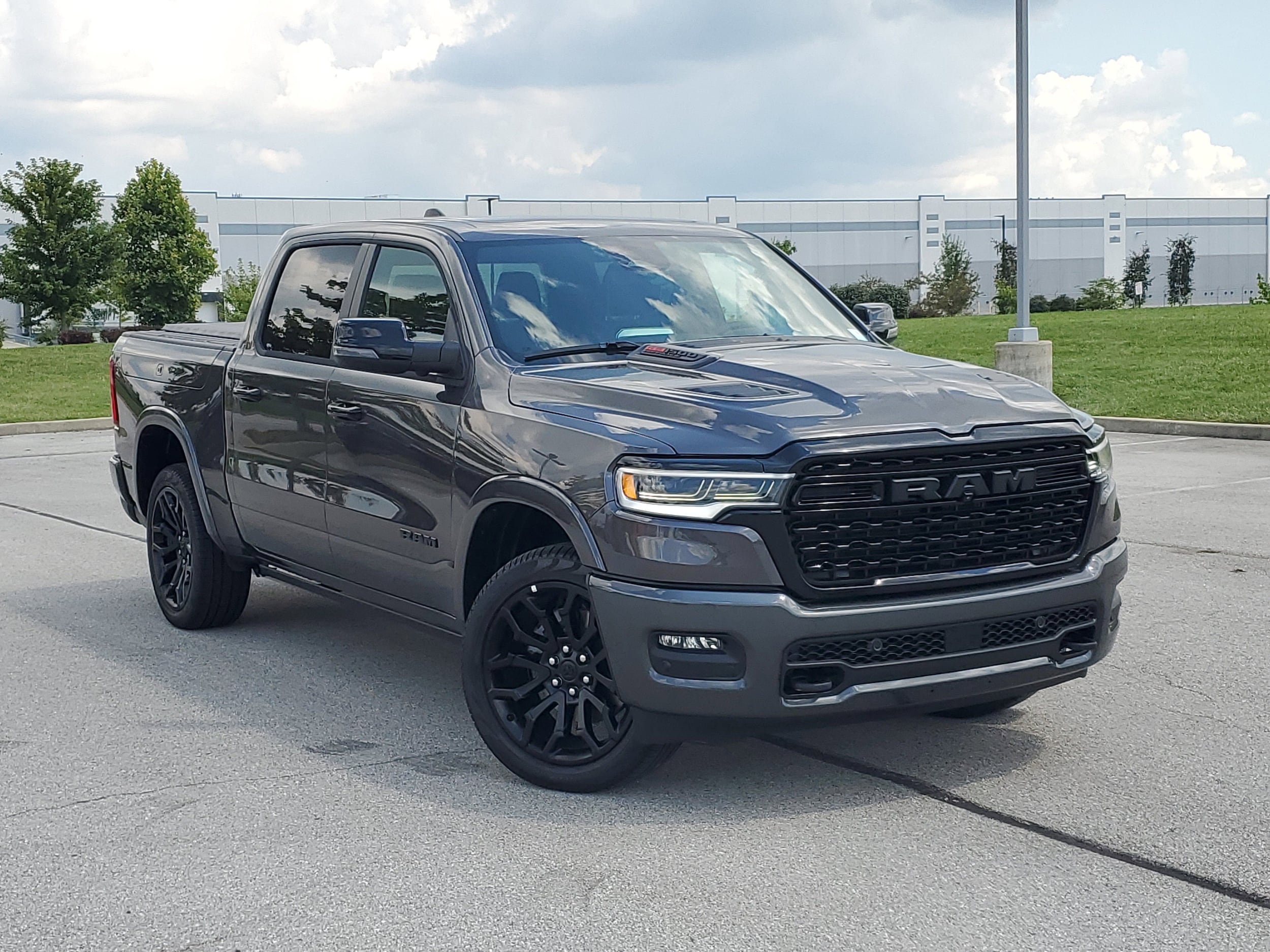 New 2026 Ram 1500 LIMITED CREW CAB 4X4 5'7' BOX