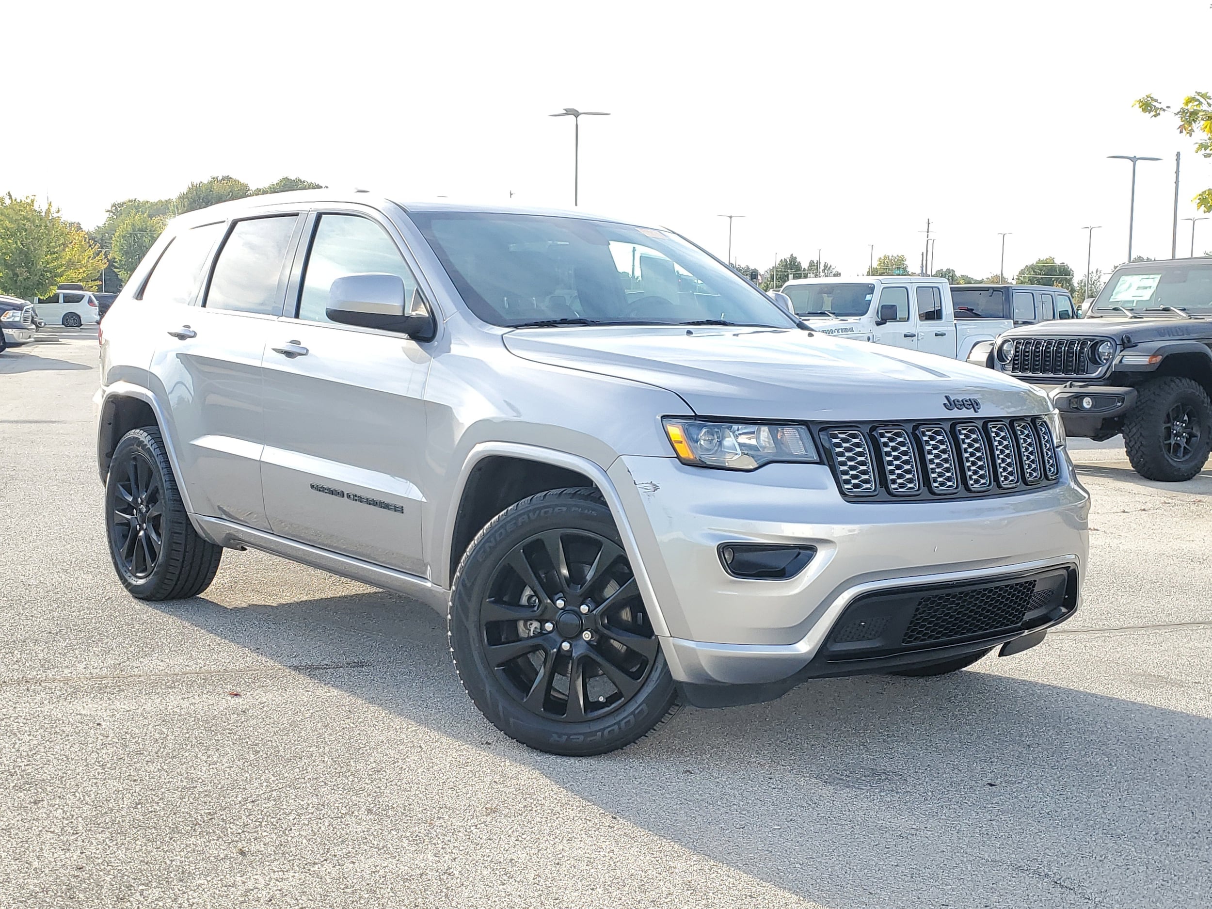 Used 2017 Jeep Grand Cherokee Laredo 4x4