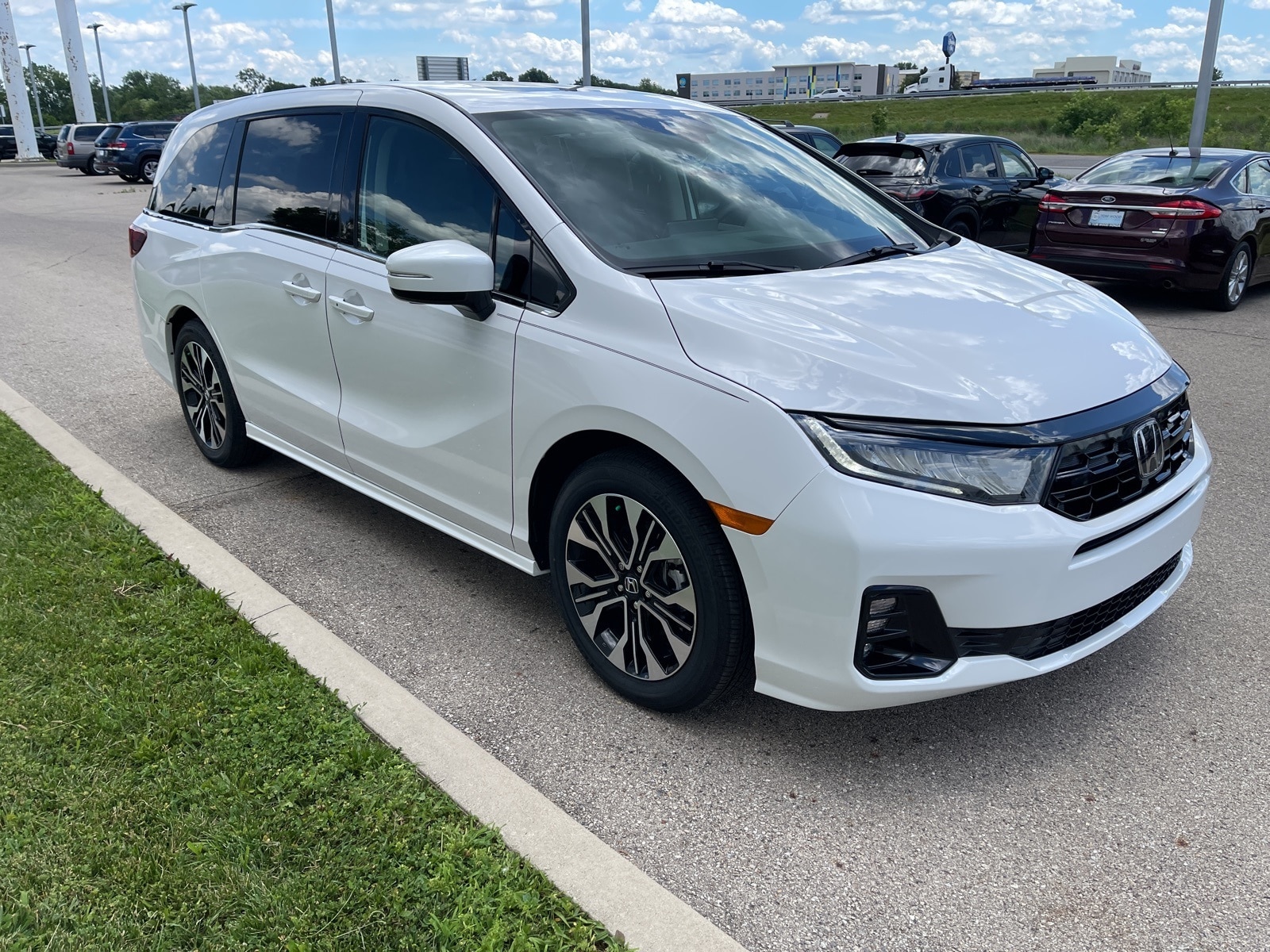 New 2025 Honda Odyssey Elite