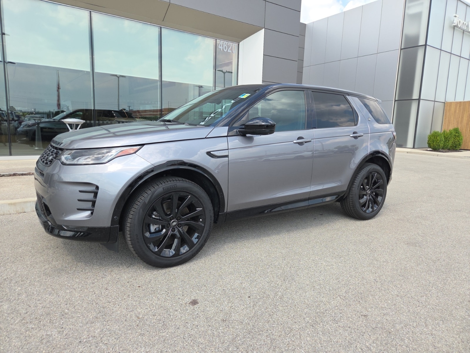 Used 2024 Land Rover Discovery Sport SE