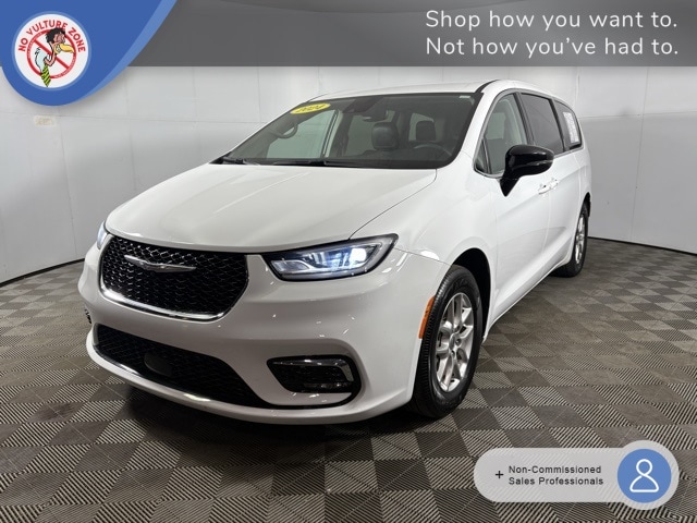 Used 2024 Chrysler Pacifica Touring L