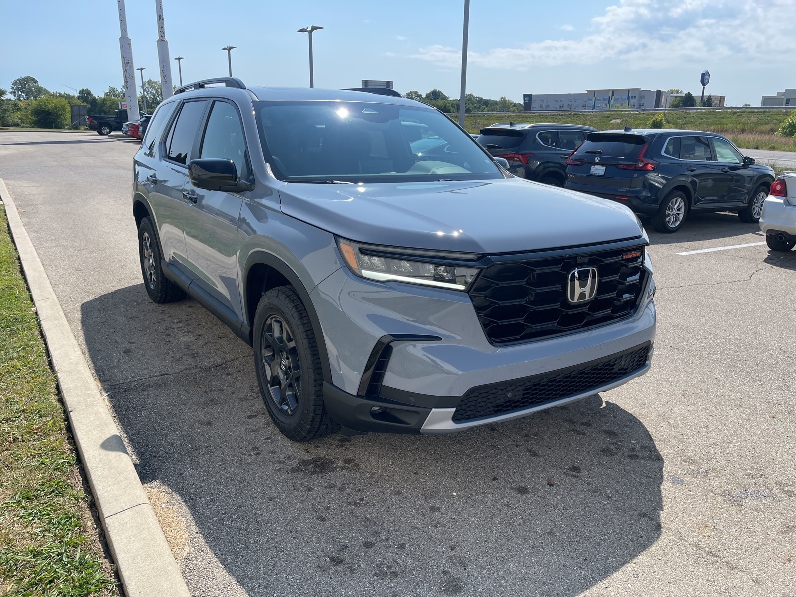 New 2025 Honda Pilot TrailSport