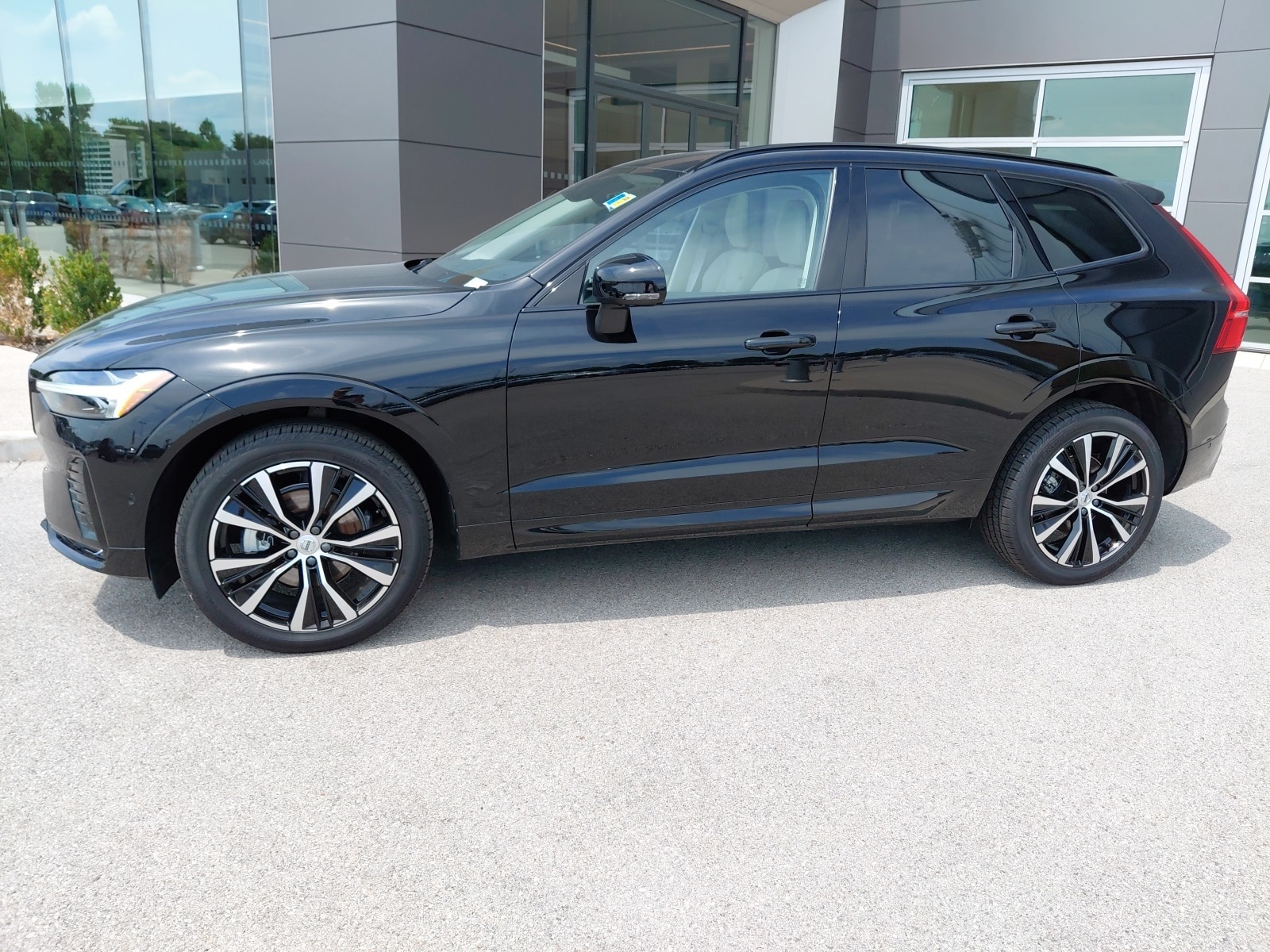 Used 2025 Volvo XC60 B5 Plus