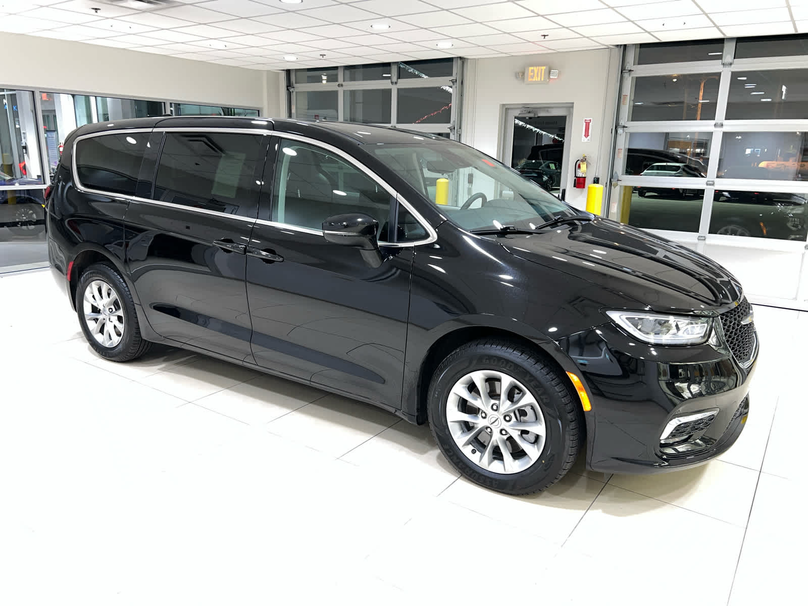 Used 2024 Chrysler Pacifica Touring L