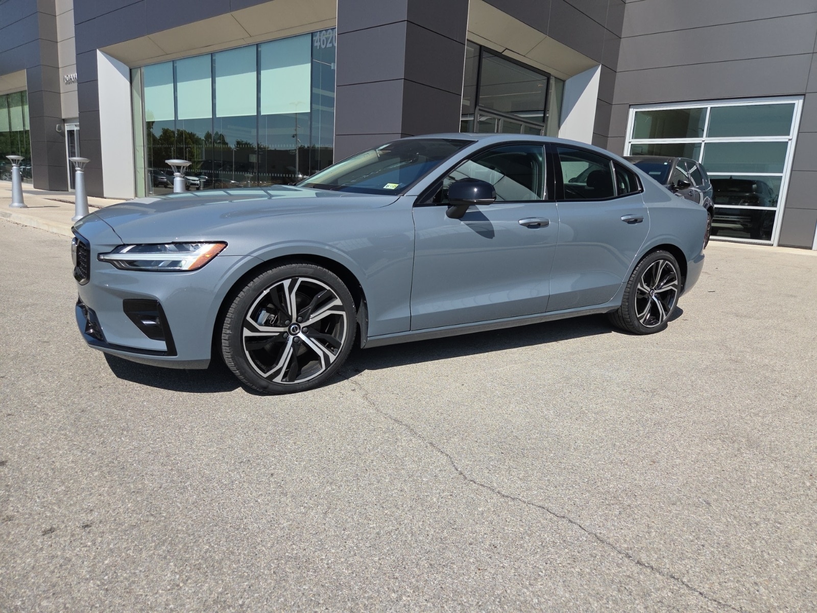 Used 2024 Volvo S60 B5 Core Dark Theme