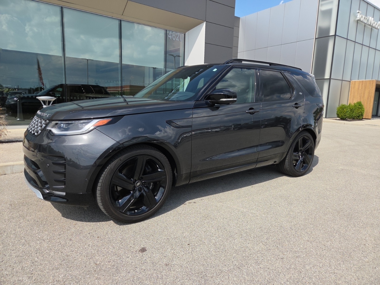Used 2024 Land Rover Discovery Metropolitan Edition