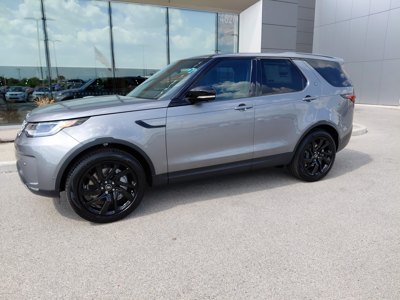 New 2025 Land Rover Discovery S 300PS