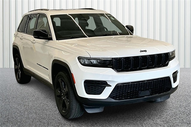 Used 2023 Jeep Grand Cherokee Laredo