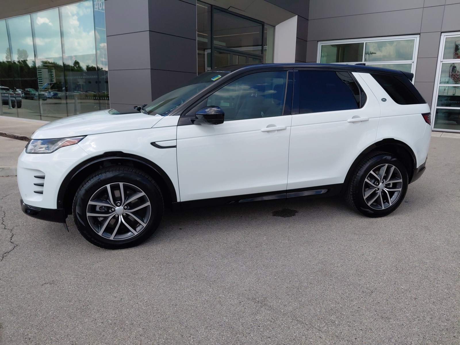 Used 2025 Land Rover Discovery Sport Dynamic SE 249PS Auto
