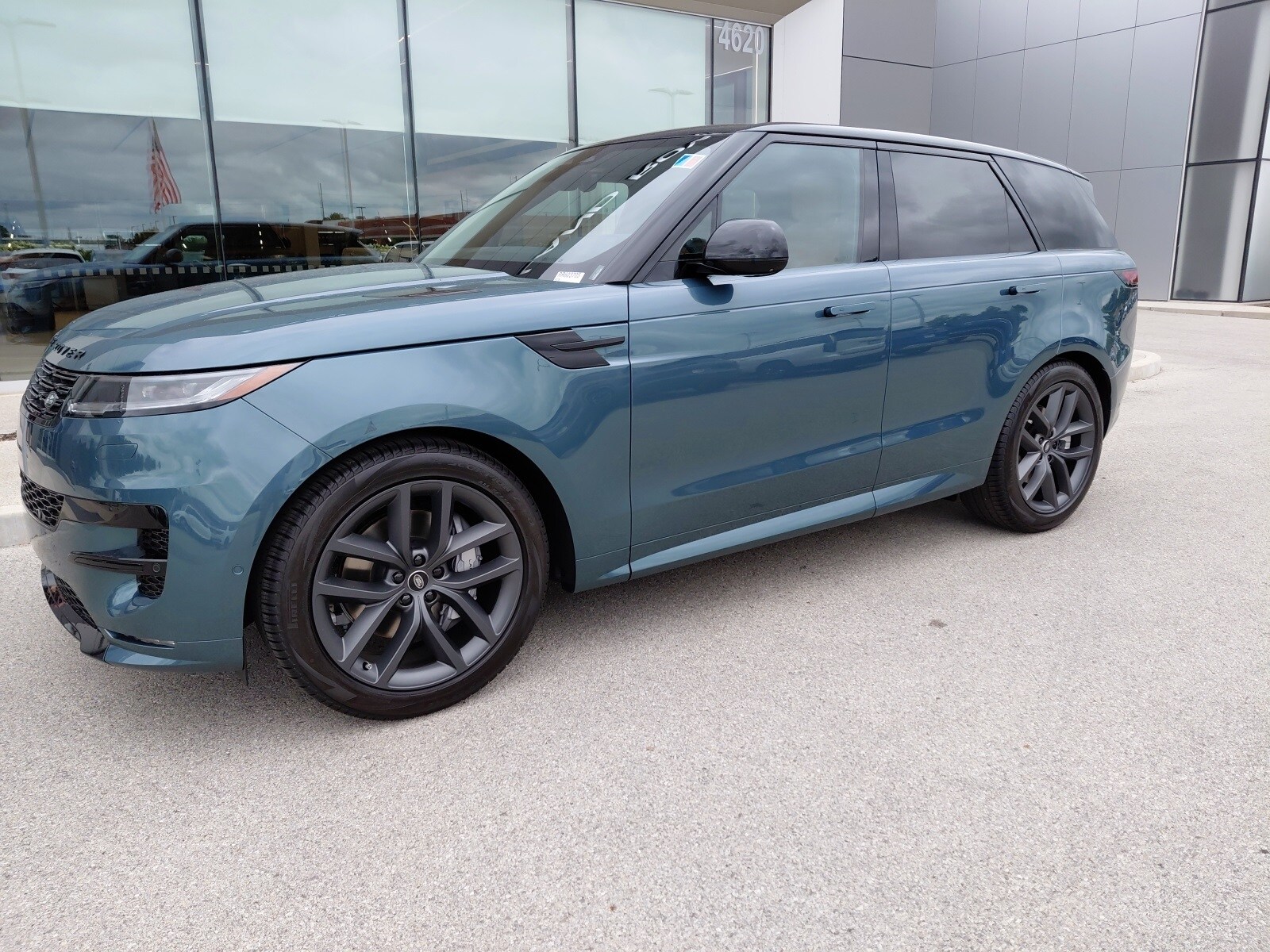 New 2025 Land Rover Range Rover Sport Dynamic SE 400PS