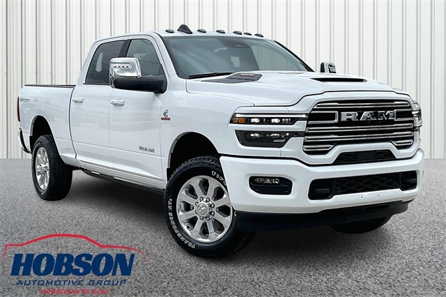 New 2025 Ram 3500 LARAMIE CREW CAB 4X4 6'4 BOX