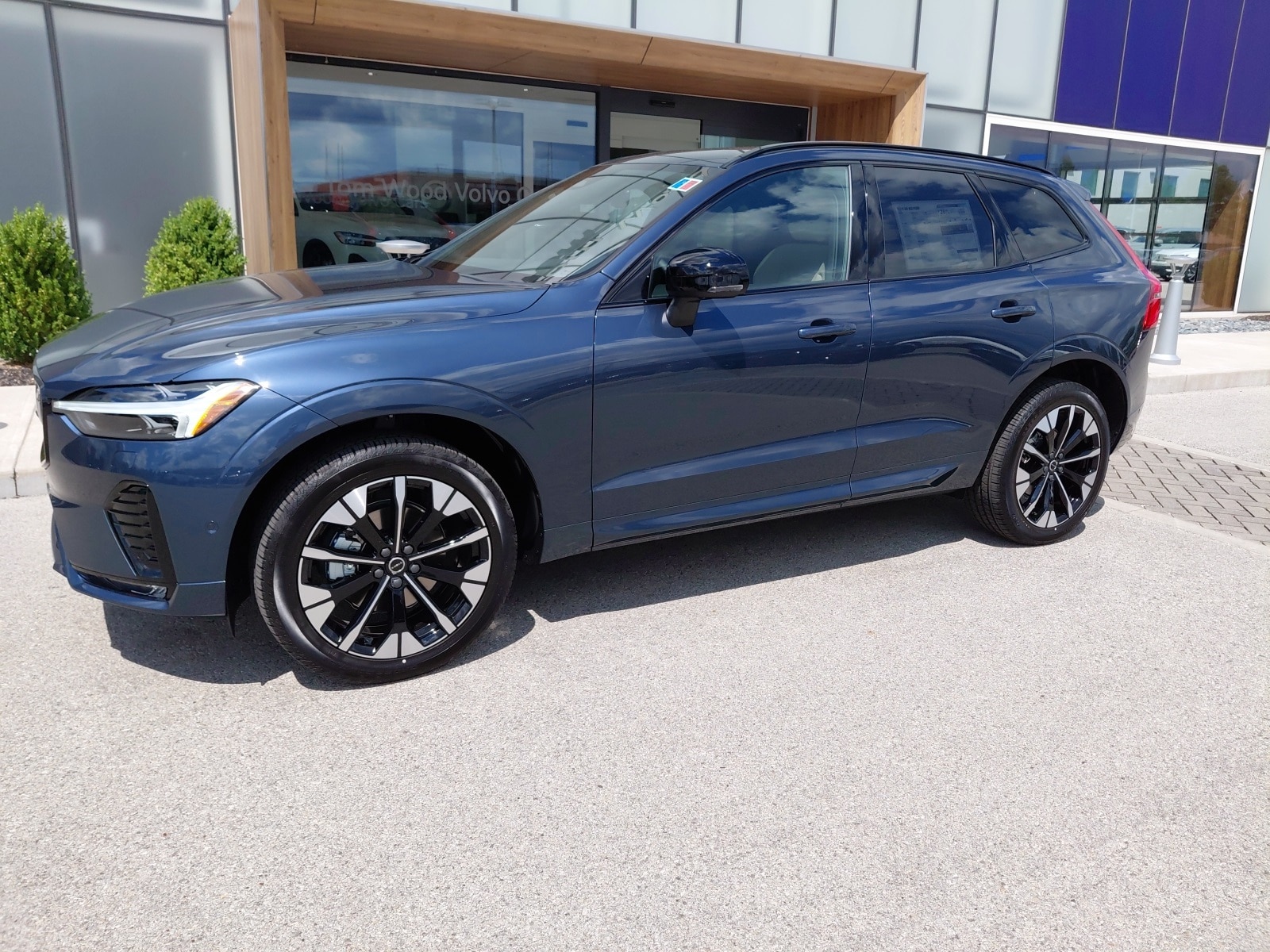 New 2026 Volvo XC60 B5 Plus