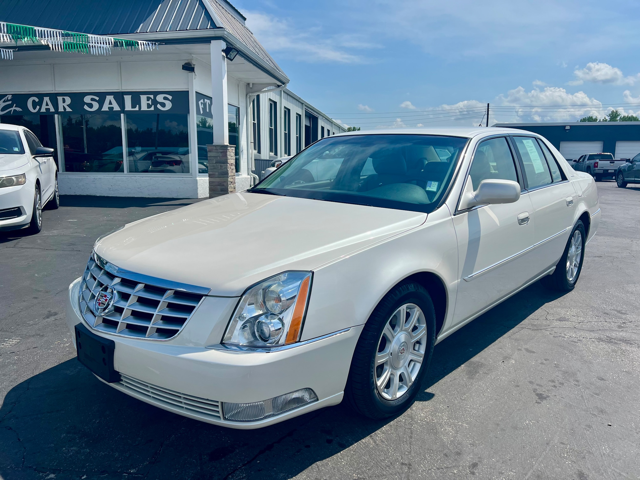 Used 2010 CADILLAC DTS Base
