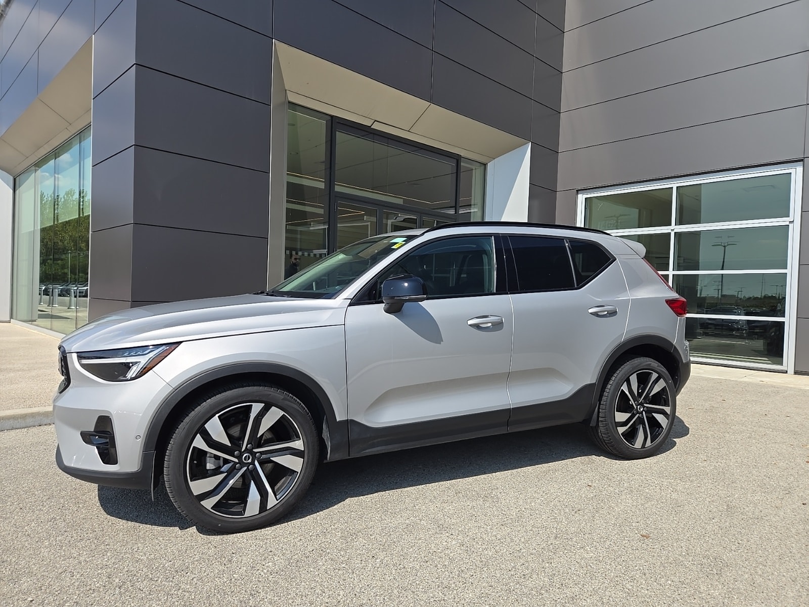 Used 2025 Volvo XC40 B5 Plus Dark Theme