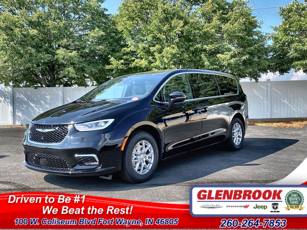 New 2026 Chrysler Pacifica Select