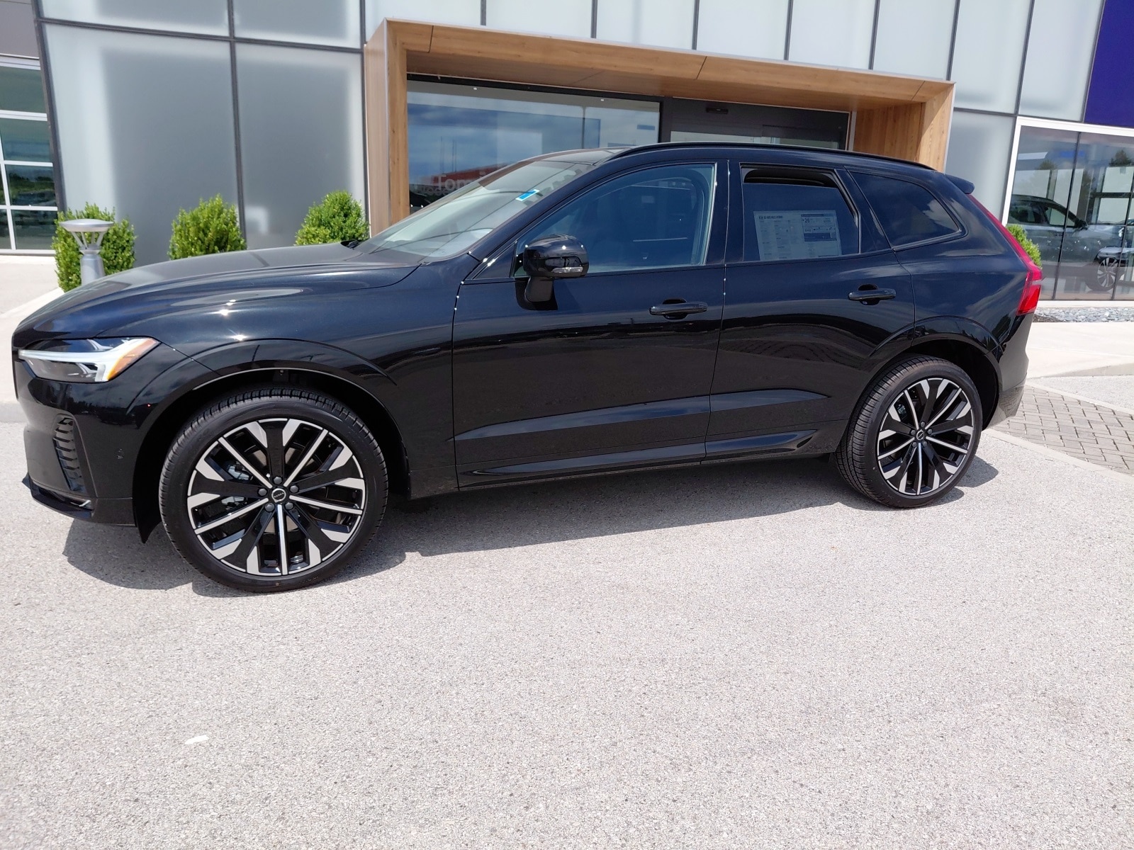 New 2026 Volvo XC60 B5 Ultra