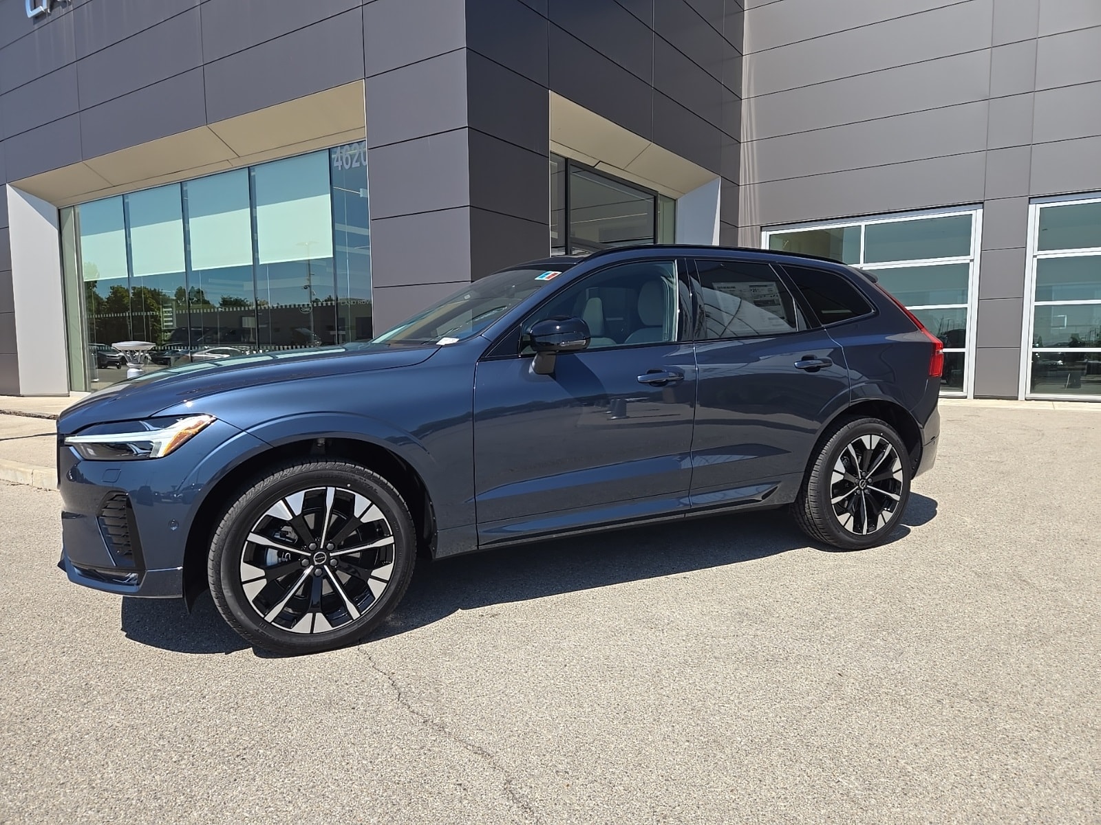 New 2026 Volvo XC60 B5 Plus