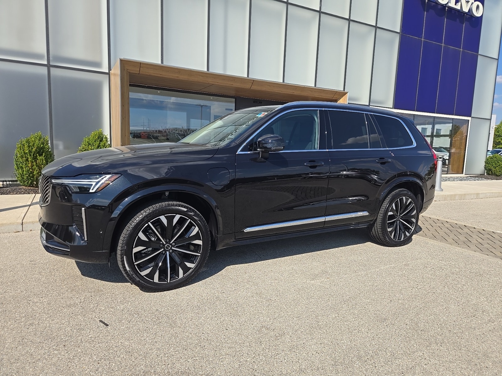 New 2025 Volvo XC90 plug-in hybrid T8 (2025.5) Plus 7-Seater