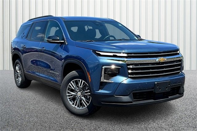 Used 2025 Chevrolet Traverse LT