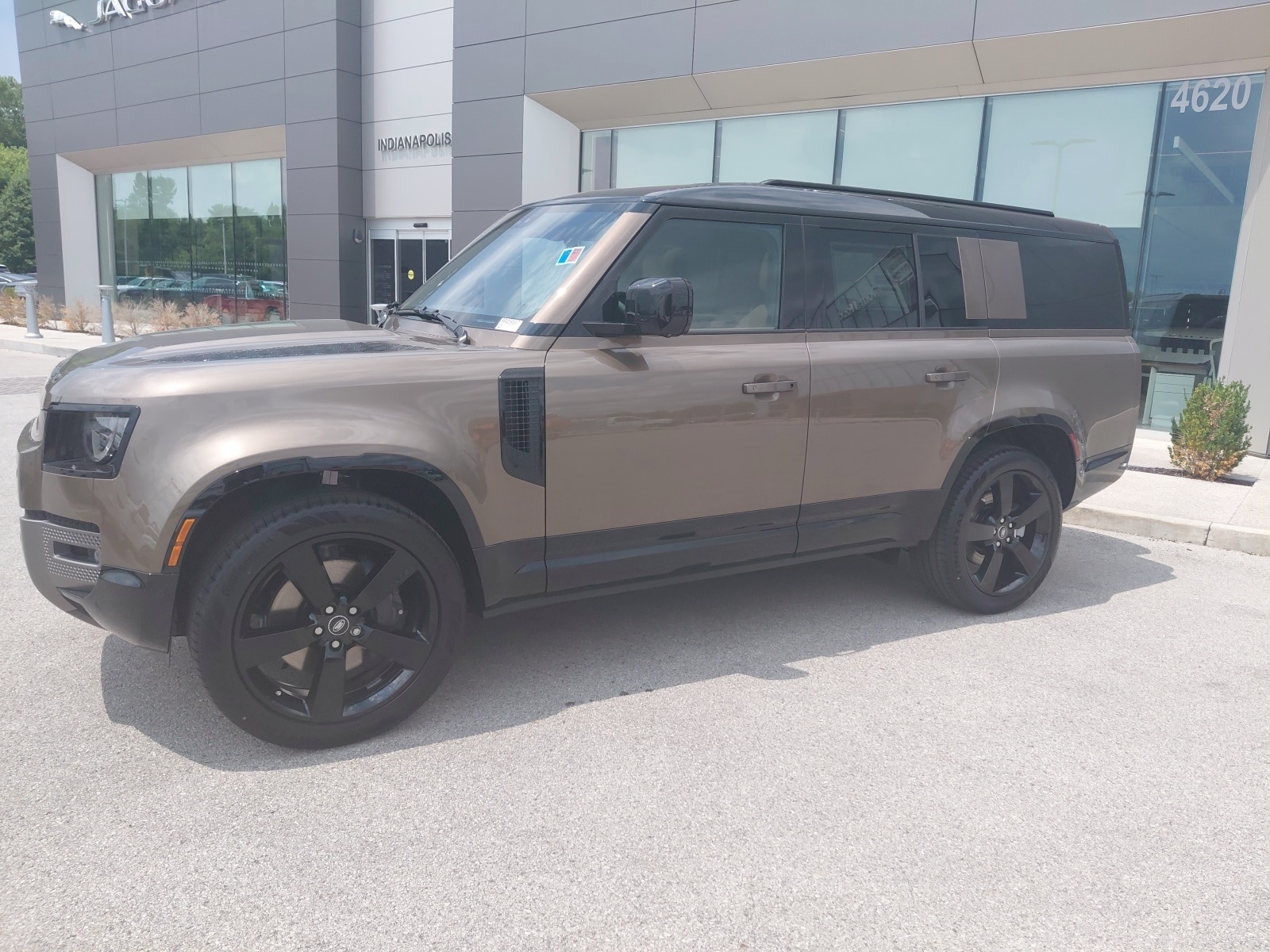 New 2025 Land Rover Defender 130 400PS X-Dynamic SE
