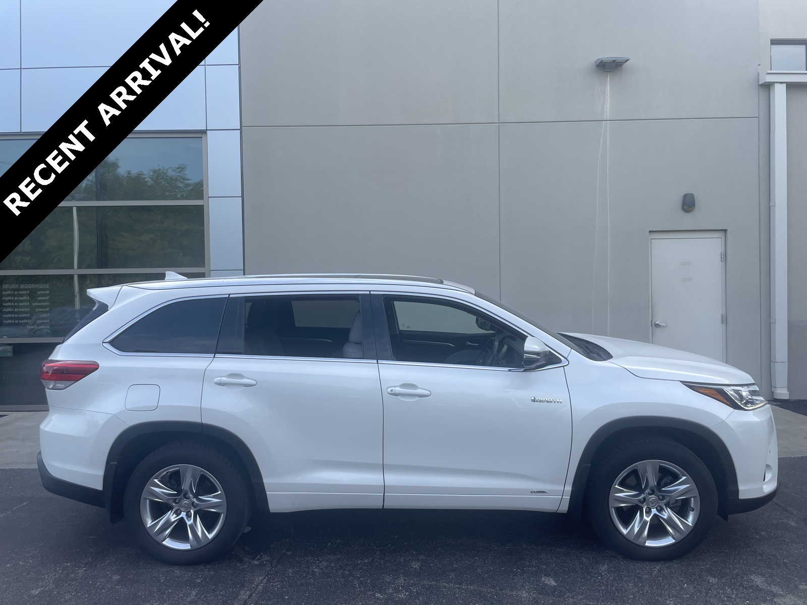Used 2019 Toyota Highlander Hybrid Limited Platinum
