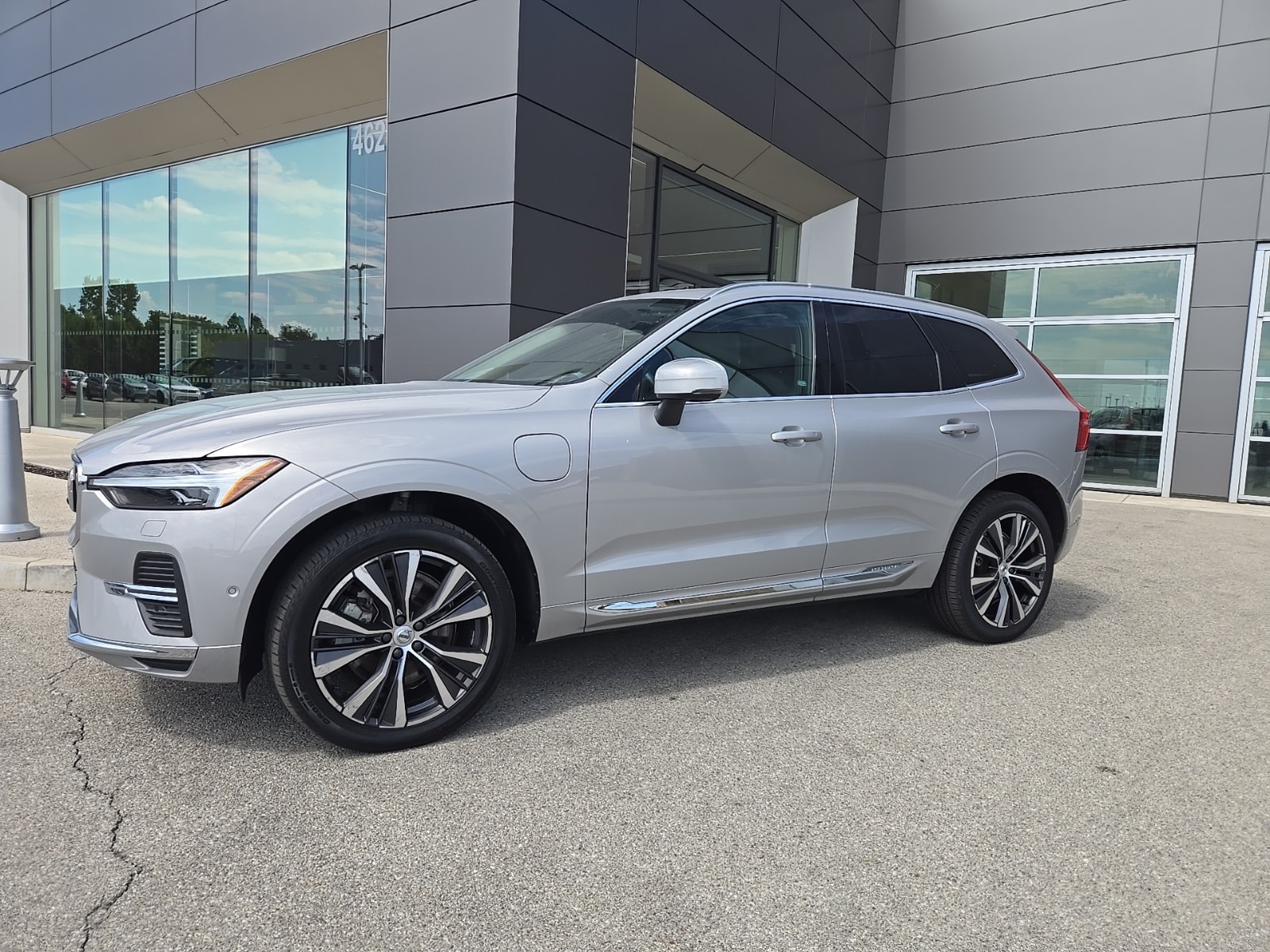 Used 2022 Volvo XC60 Recharge Plug-In Hybrid T8 Inscription Expression